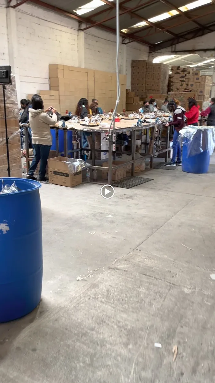 Pedido por volumen de arcones corporativos listo para entregarse